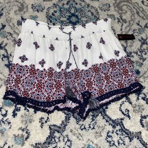 New with tags No Boundaries Soft Short